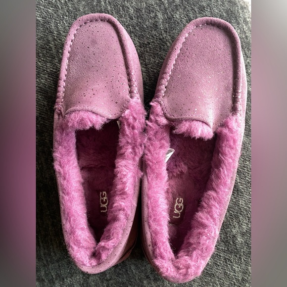 UGG Ansley Slippers NWOT size 8 - Picture 3 of 6